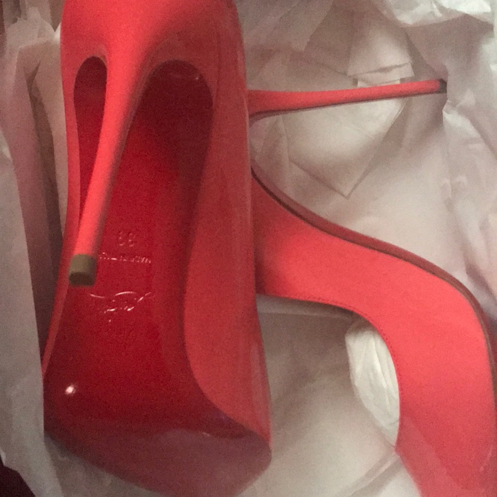 Heels - Picture 4 of 4